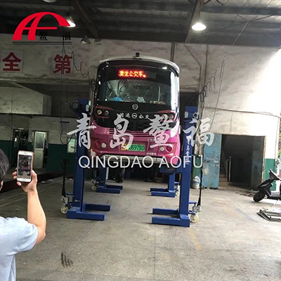 抱胎舉升機(jī)